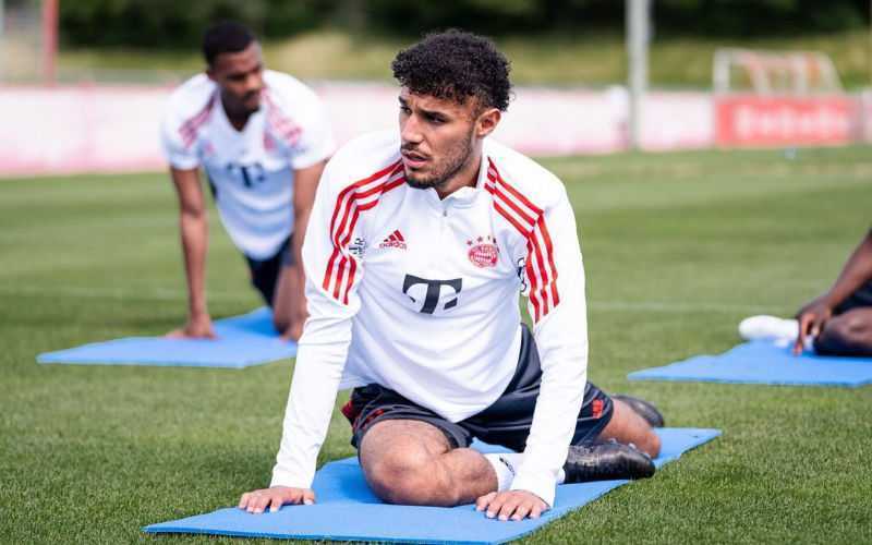 Inter Milan Eyes Moroccan Star Mazraoui, Enlists Hakimi's Help in Transfer Pursuit