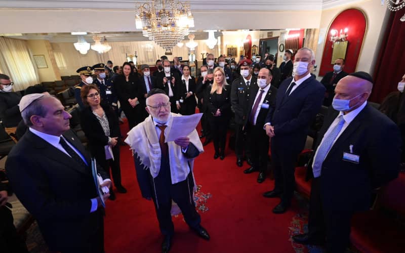 Israeli Defense Minister Gantz Visits Historic Moroccan Synagogue, Strengthens Israel-Morocco Ties