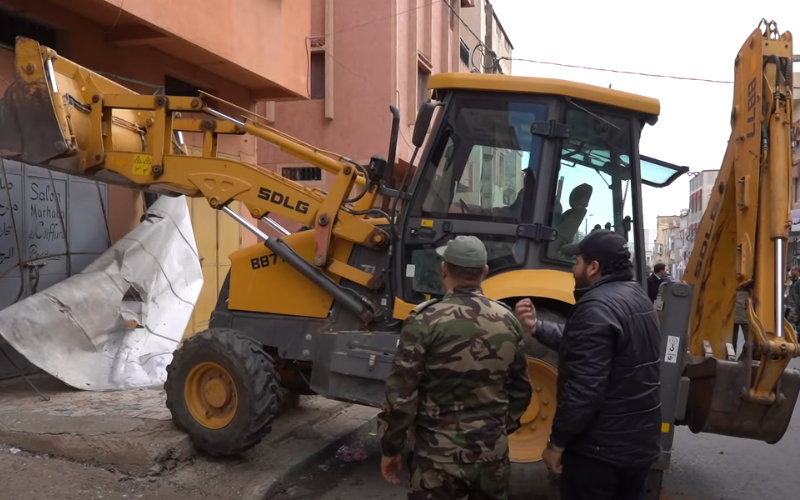Kenitra Cracks Down on Illegal Sidewalk Encroachment, Sparking Mixed Reactions