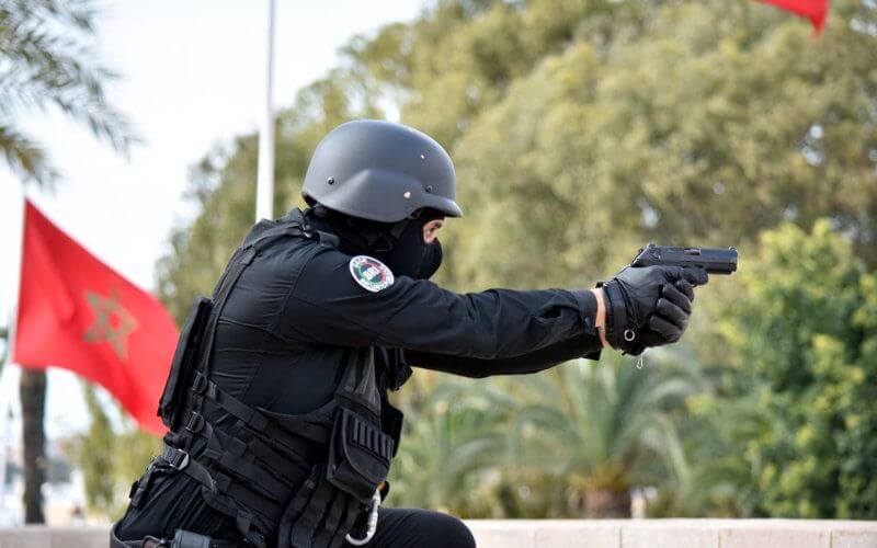Kenitra Police Officer Fires Warning Shot to Subdue Armed Suspect, One Agent Injured