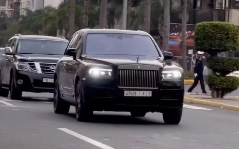 King Mohammed VI at the wheel of his car in Casablanca (video)