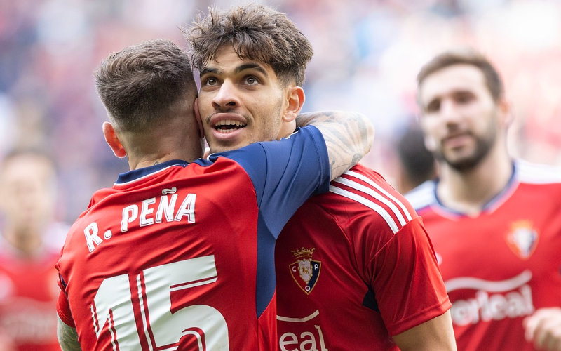 Leeds United Targets Barcelona's Ezzalzouli with £35 Million Bid