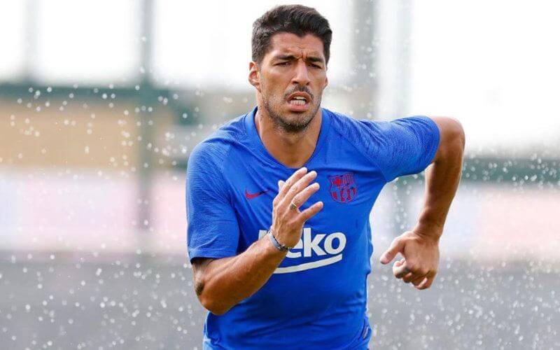 Luis Suarez Vacations in Morocco, Delights Fans with Selfies During Injury Recovery