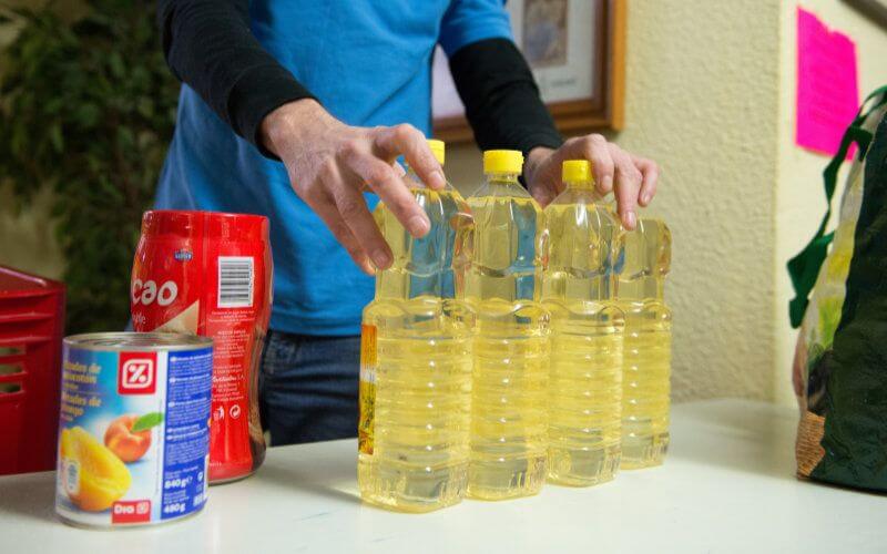 Madrid Charity Distributes Ramadan Food Aid to Moroccan Immigrants Amid COVID-19 Crisis
