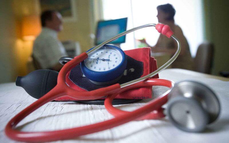 Maghrebi Doctor in France Faces Discrimination and Administrative Hurdles