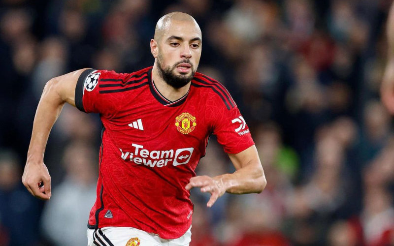 Manchester United Fans Question Amrabat's Impact as Midfielder Struggles to Adapt