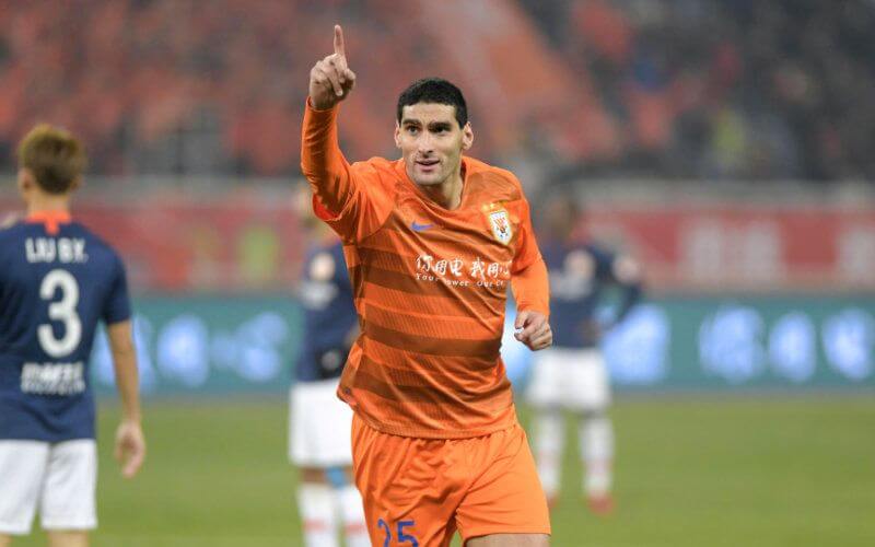 Marouane Fellaini Rejects Tottenham Move, Opts to Stay in Chinese Super League