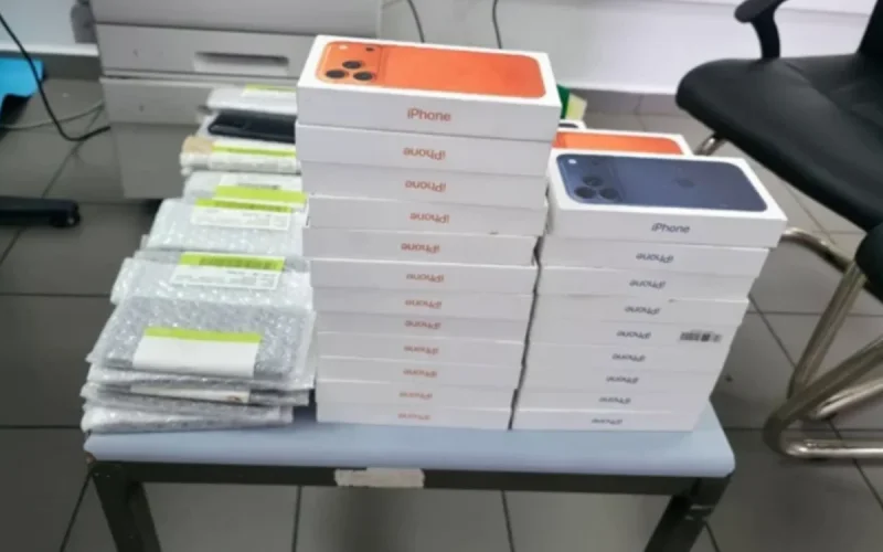 Marrakech Airport: Couple Caught Smuggling iPhone Pro Max Smartphones