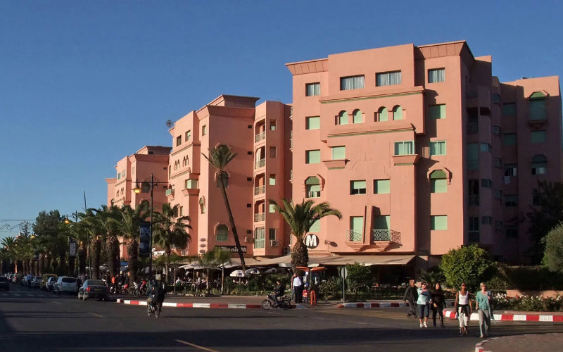 Marrakech Parking Scam: Unlicensed Attendants Extort Tourists and Locals