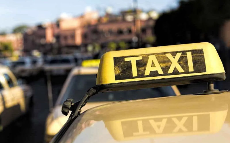 Marrakech Taxi Drivers Prioritize Tourists, Frustrating Locals Amid Peak Season