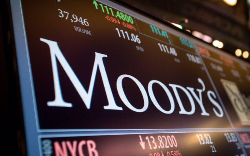 Moody's Downgrades Outlook for Moroccan Banks Amid COVID-19 and Economic Challenges