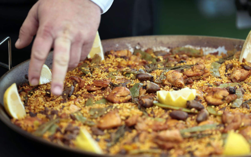 Moroccan Chef Among 12 Finalists in World Paella Championship
