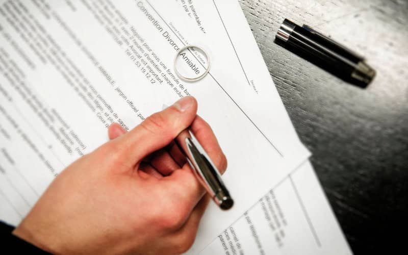 Moroccan Court Grants Divorce in Absentia as Father Authorizes Son to Handle Proceedings