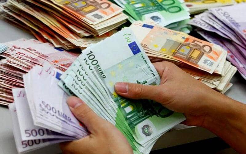 Moroccan Dirham Weakens Against Euro, Gains on Dollar Amid Central Bank Interventions