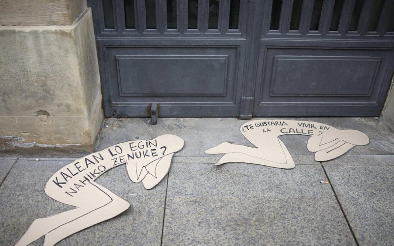 Moroccan Family with Sick Child Faces Homelessness After Migration Scam in Spain