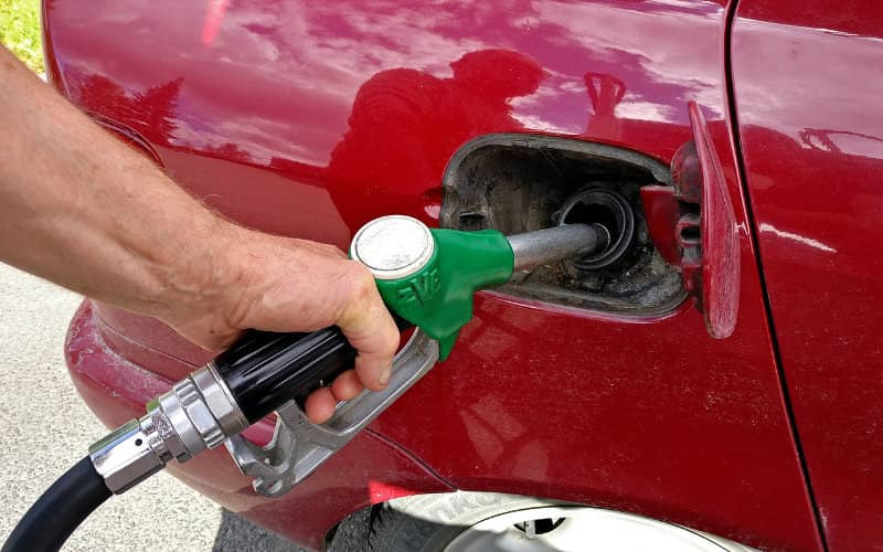 Moroccan Fuel Prices Drop Below 14 Dirhams, Bringing Relief at the Pump