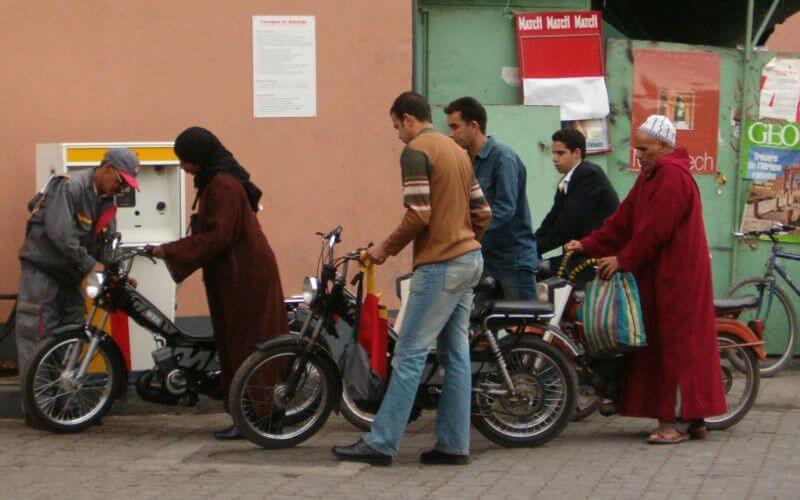 Moroccan Fuel Prices Drop Sharply as Global Oil Costs Decline
