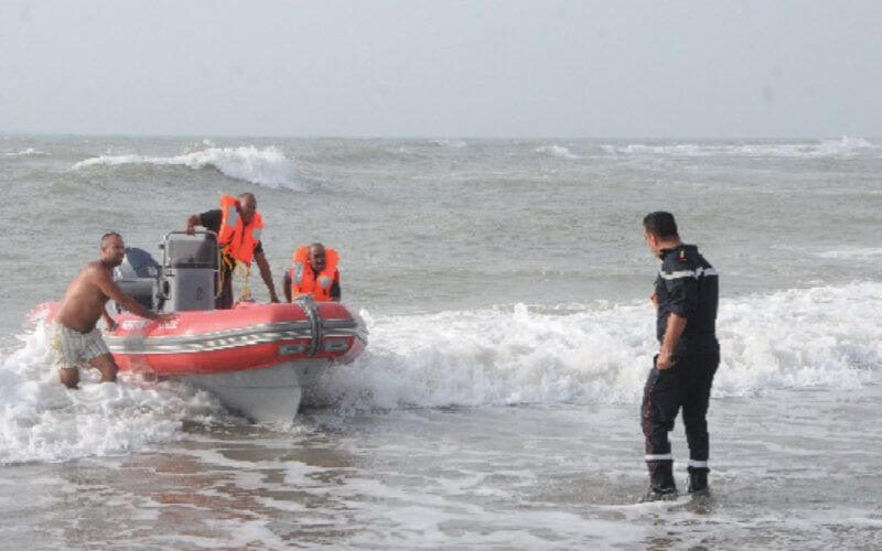 Moroccan Lifeguard Rescues Austrian Tourists from Dangerous Currents in Mirleft Beach