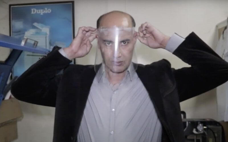 Moroccan Man Crafts and Donates Medical Masks to Local Hospitals Amid COVID-19 Crisis