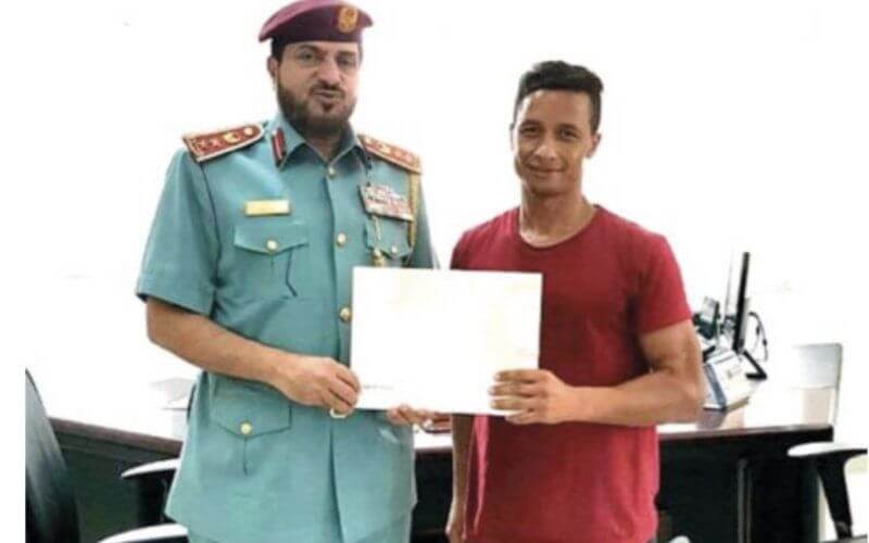 Moroccan Man Honored in UAE for Heroic Beach Rescue, Saving 3 from Drowning