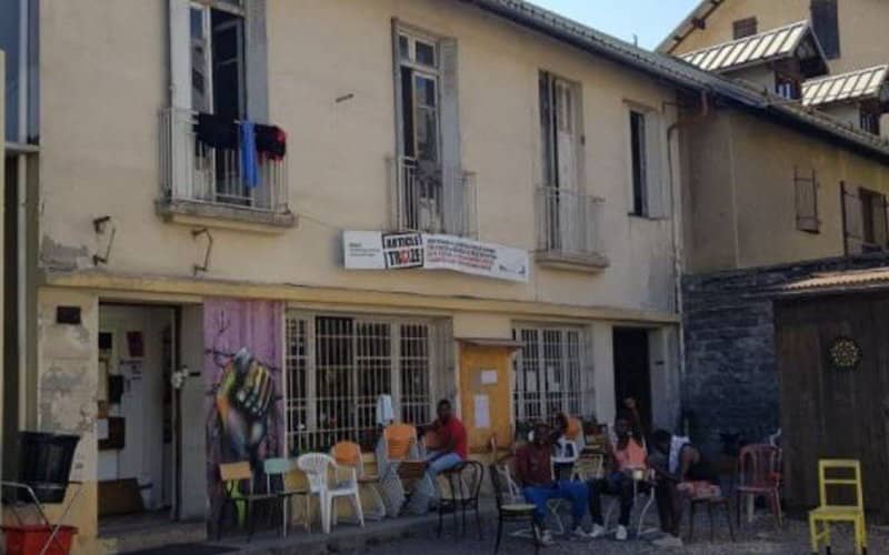 Moroccan Man Hospitalized After Violent Assault in Briançon, Drug-Related Motive Suspected