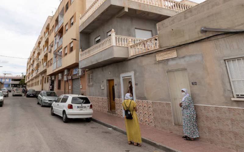 Moroccan Man Sought in Fatal Stabbing of Wife in Murcia, Spain