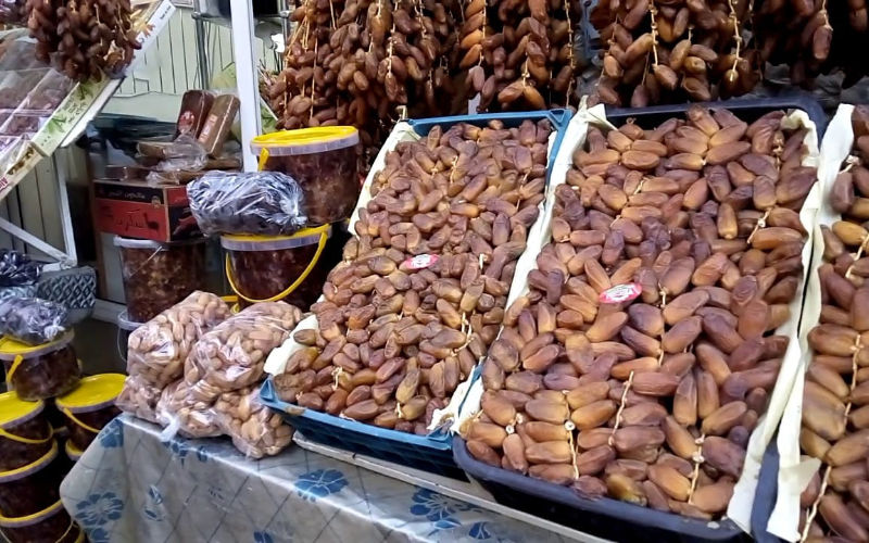 Moroccan Markets See Surge in Algerian Dates Ahead of Ramadan