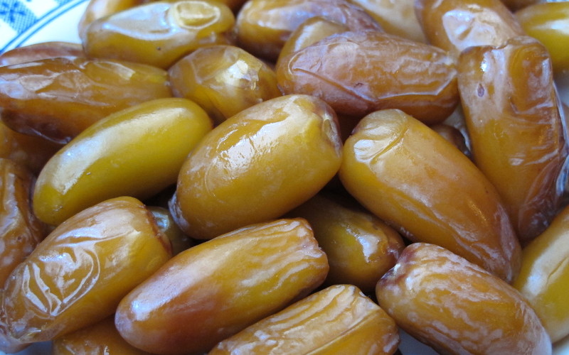 Moroccan Merchants Repackage Algerian Dates to Sidestep Ramadan Boycott