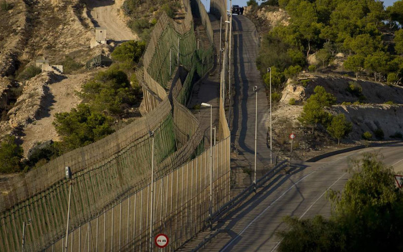 Moroccan Migrant Dies Attempting to Scale Melilla Border Fence