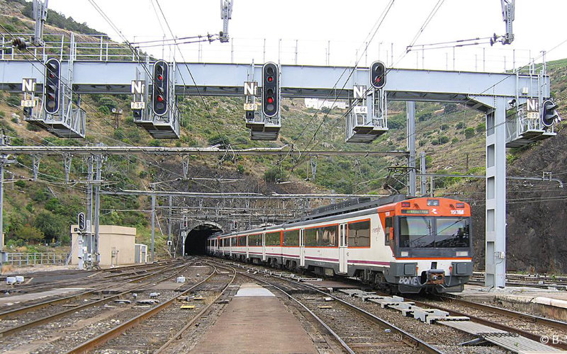 Moroccan Migrant, 21, Dies in Tragic Border Tunnel Accident