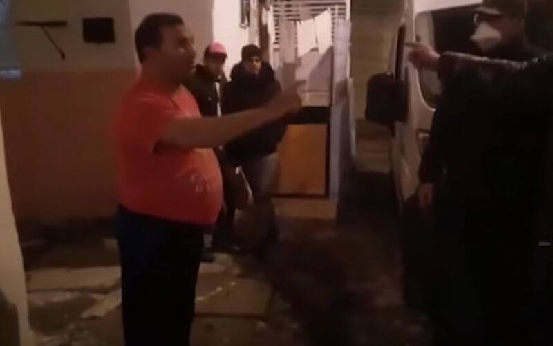 Moroccan Official Aids Evicted Algerians, Pays Utility Bills Amid Coronavirus Lockdown