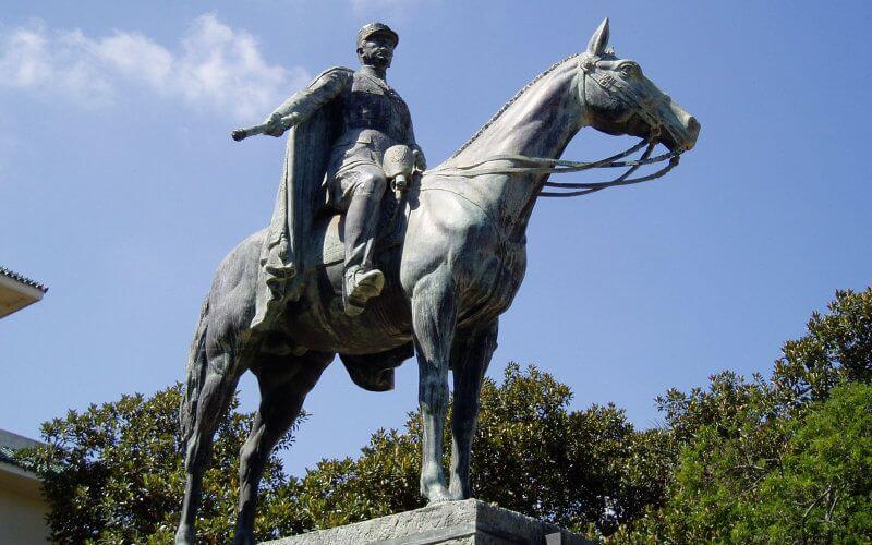 Moroccan Petition Calls for Removal of Colonial-Era Statue at French Consulate