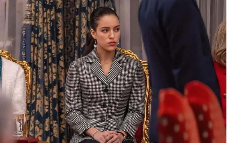 Moroccan Princess Makes Rare Public Appearance During Macron Visit