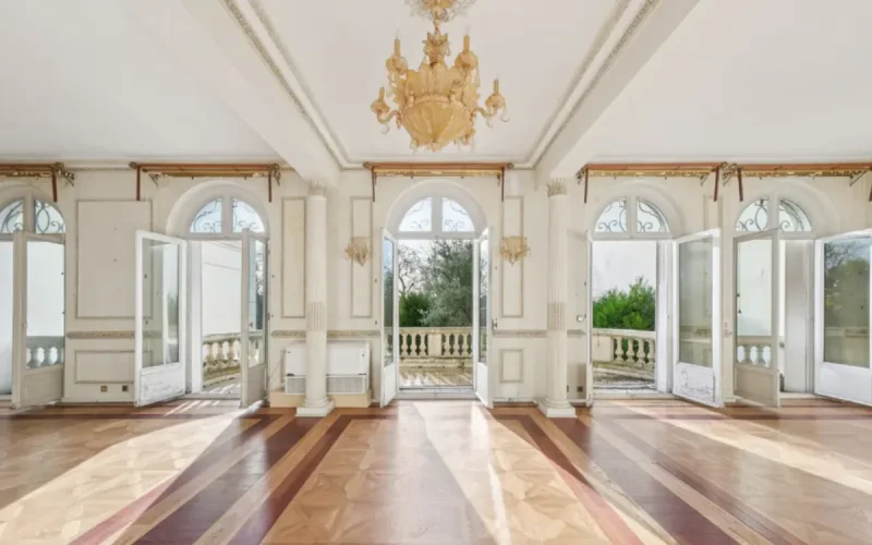 The Moroccan royal family sells two luxury properties in Paris