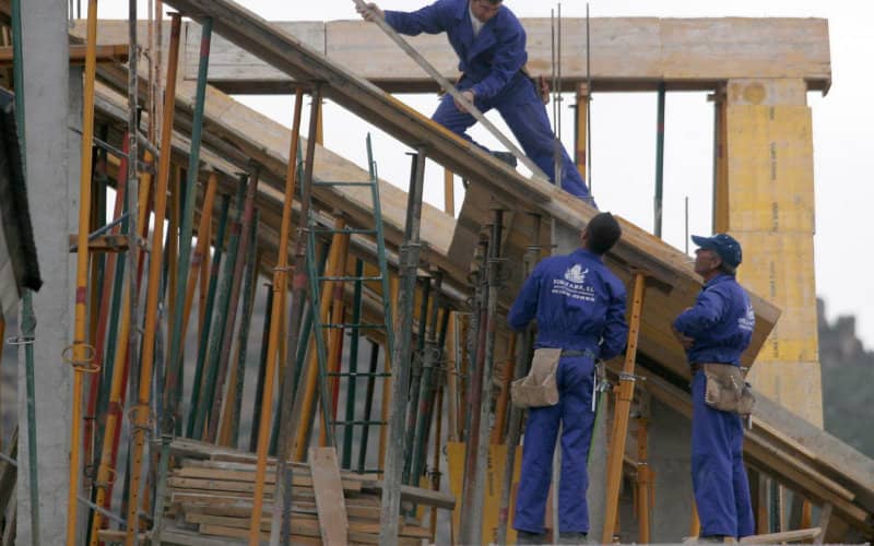 Moroccan-Spanish Gang Fleeces Job Seekers with Fake Spanish Work Contracts