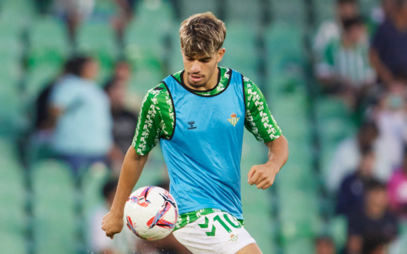 Moroccan Star Ezzalzouli Misses Crucial Penalty for Real Betis in Espanyol Match