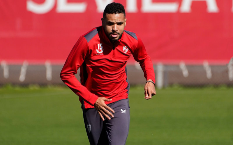 Moroccan Striker En-Nesyri Weighs AC Milan Offer Amid Transfer Speculation