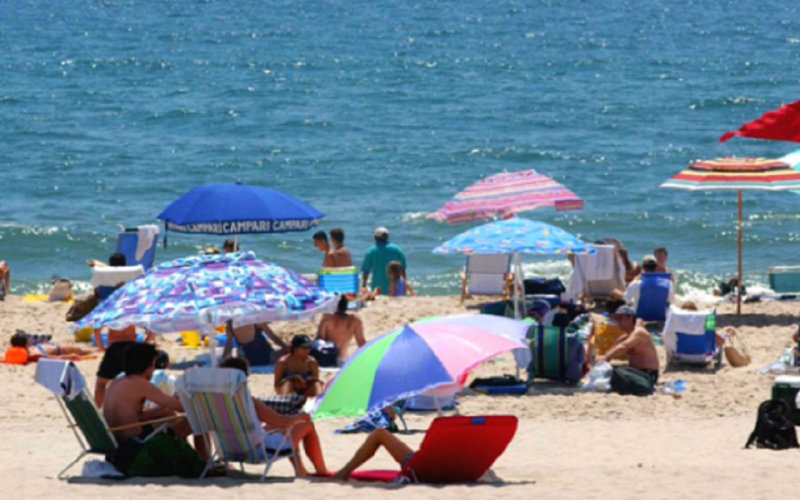 Moroccan Summer Nightmare: Soaring Prices and Scams Plague Northern Beach Towns