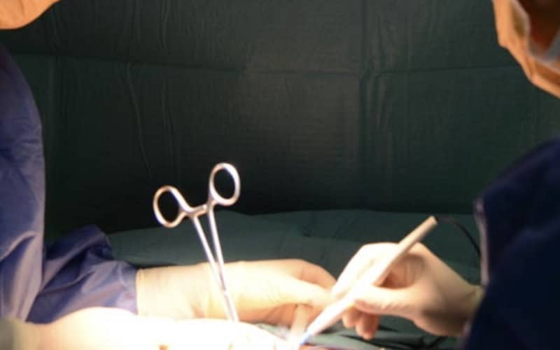 Moroccan Surgeons Successfully Remove Spinal Cord Tumor in Ouarzazate Hospital