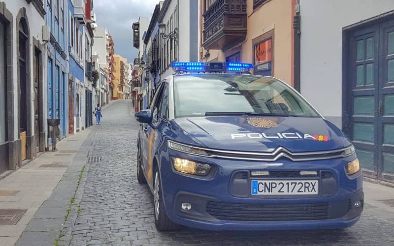 Moroccan Suspect Arrested in Canary Islands After Attempted Knife Attack on Police Officer