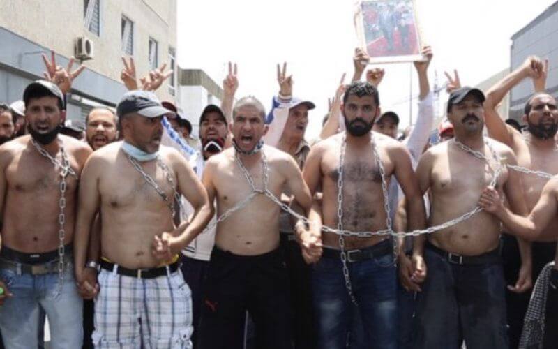 Moroccan Taxi Drivers Protest COVID Restrictions with Chained Demonstration