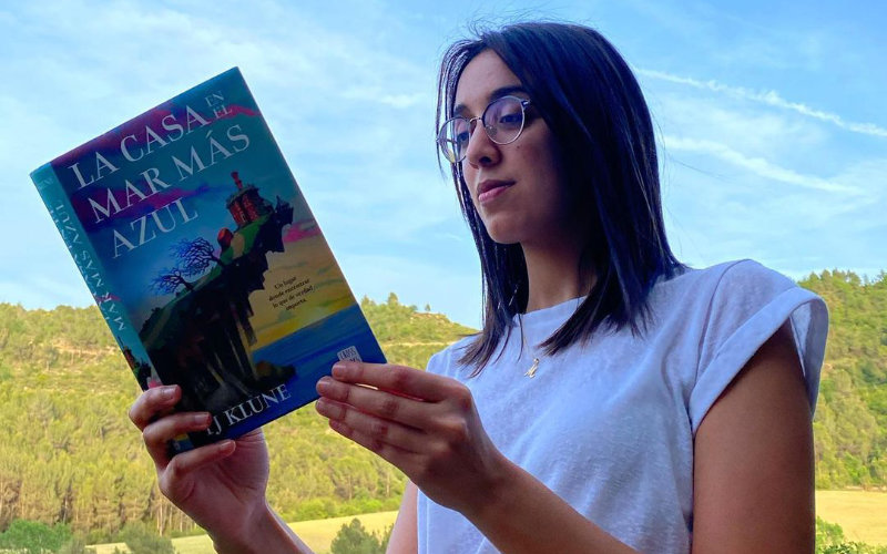 Moroccan TikTok Star Gains 1.5 Million Followers Recommending Children's Books