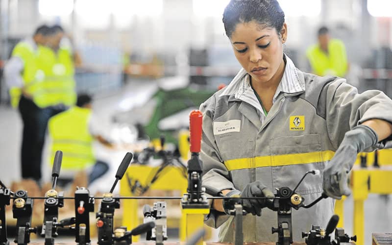 Moroccan Women Face Setbacks in Job Market, Study Reveals