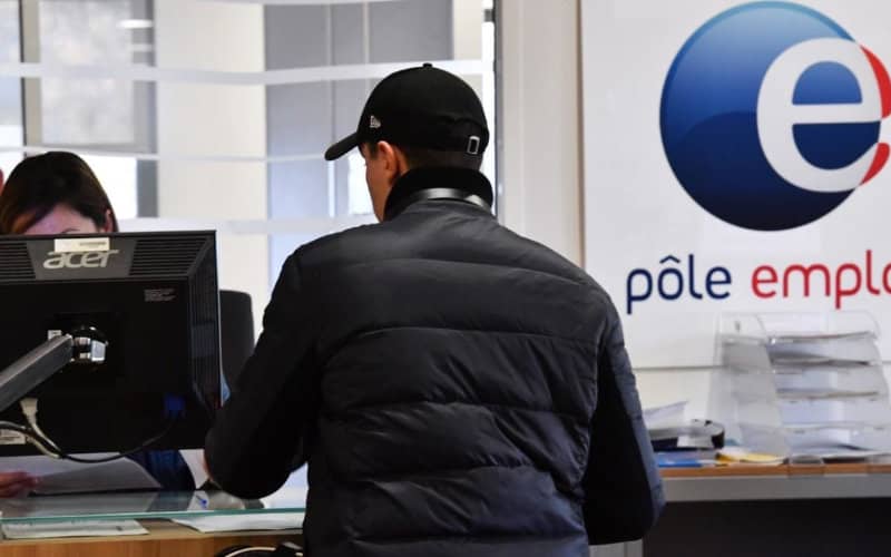 Moroccan Workers in France Hit Hard by COVID-19 Job Losses, Report Shows