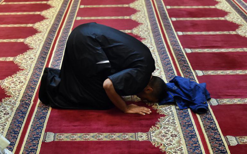 Moroccan Youth Launch Digital Campaign to Promote Daily Prayer in Islam