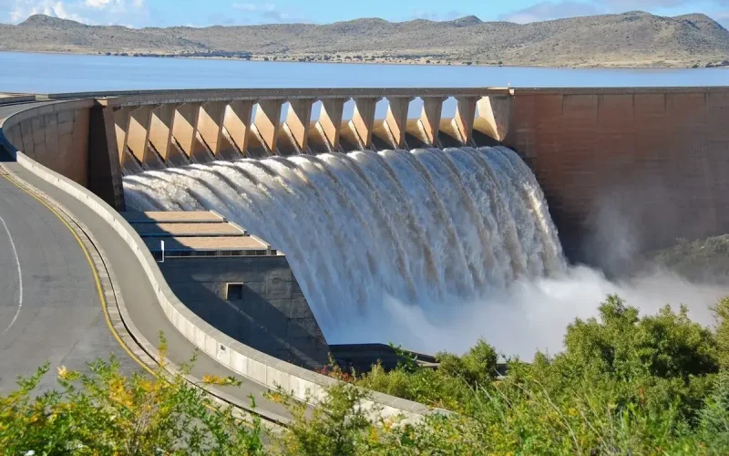 Morocco builds dams and desalination plants, Spain "does nothing