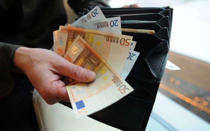 Morocco Doubles Tourist Allowance Ceiling to 200,000 Dirhams, Expands E-commerce Limits