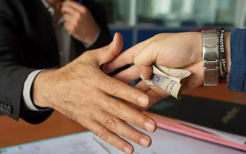 Morocco: an elected official caught in the act of corruption
