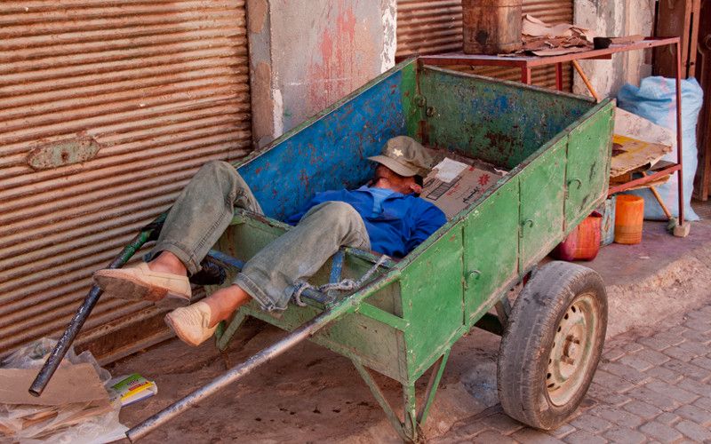 Morocco Experiences Unexpected Time Change as Devices Automatically Switch to Winter Time