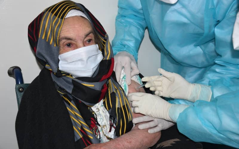 Morocco Outpaces France in COVID-19 Vaccination Efforts, French Doctor Claims